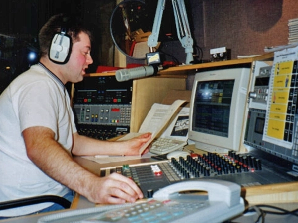 Neil Meads - 96.6 Oasis FM - On Air - 2